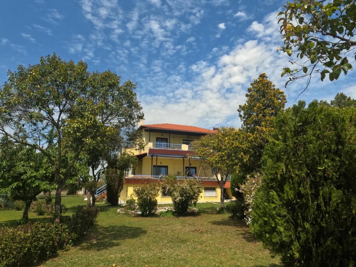 Pond And Pines, By Nice House By The Sea! Apartment Epanomi Exterior photo